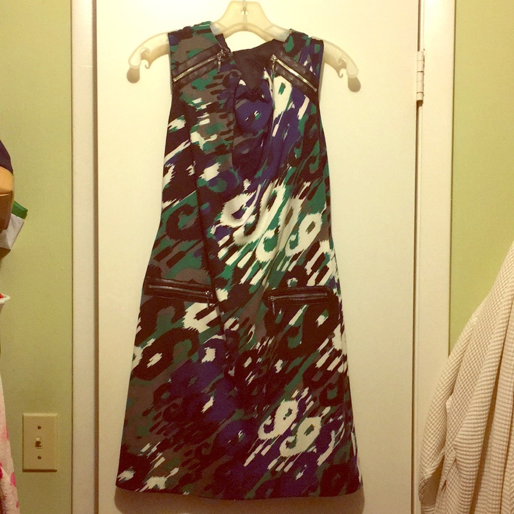 ✨✨Multi-colored form fitted 👗 dress✨